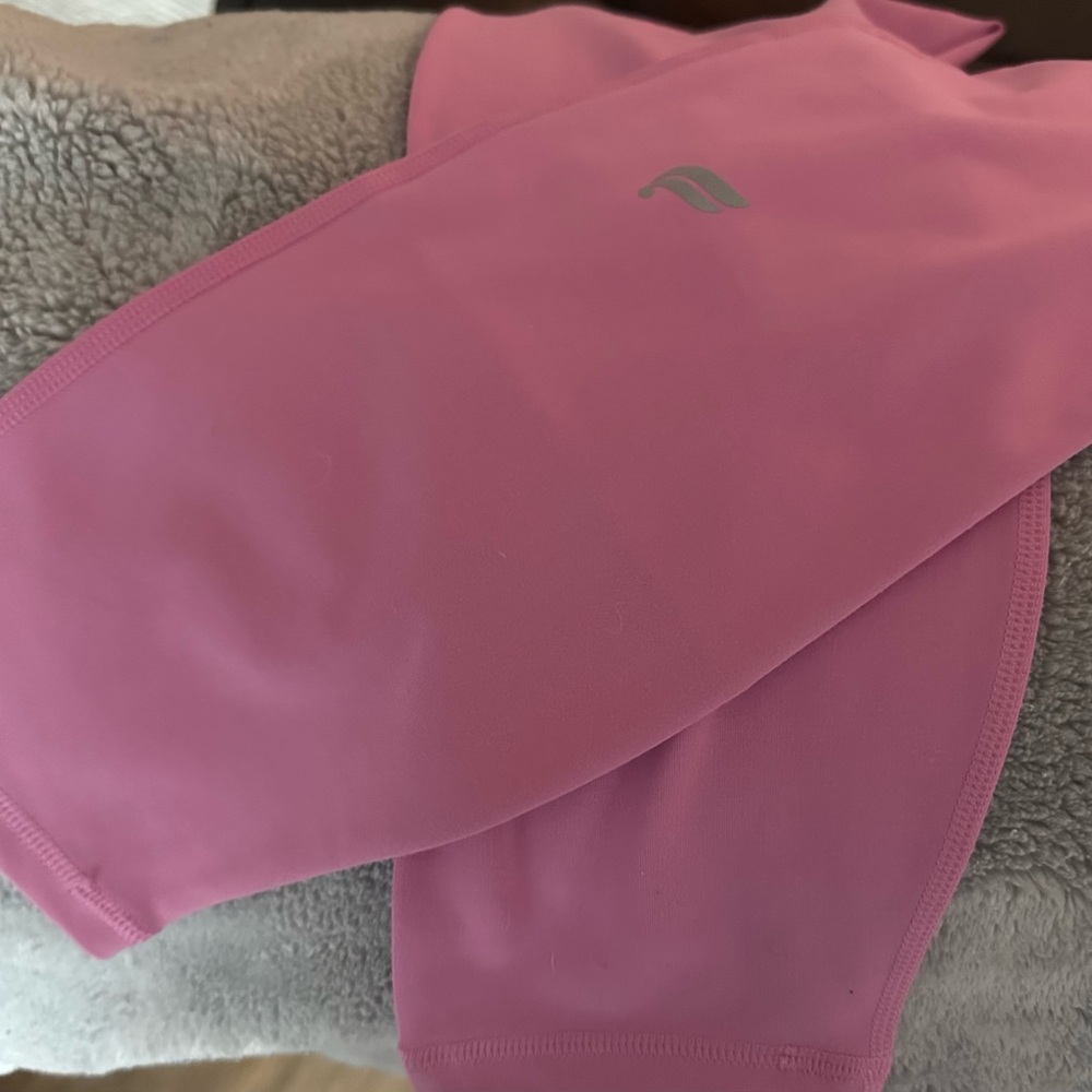 Fabletics, pink, 7/8 cropped,legging BNWT, size medium - Picture 4 of 4